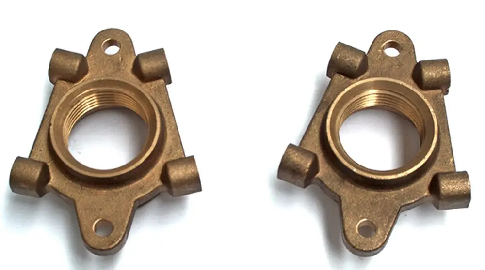 Doppelflansch aus Metall mit Gewinde und mehreren Befestigungslöchern, geeignet für Anwendungen im Bereich Heizungsinstallation, Beispiel Daikin.